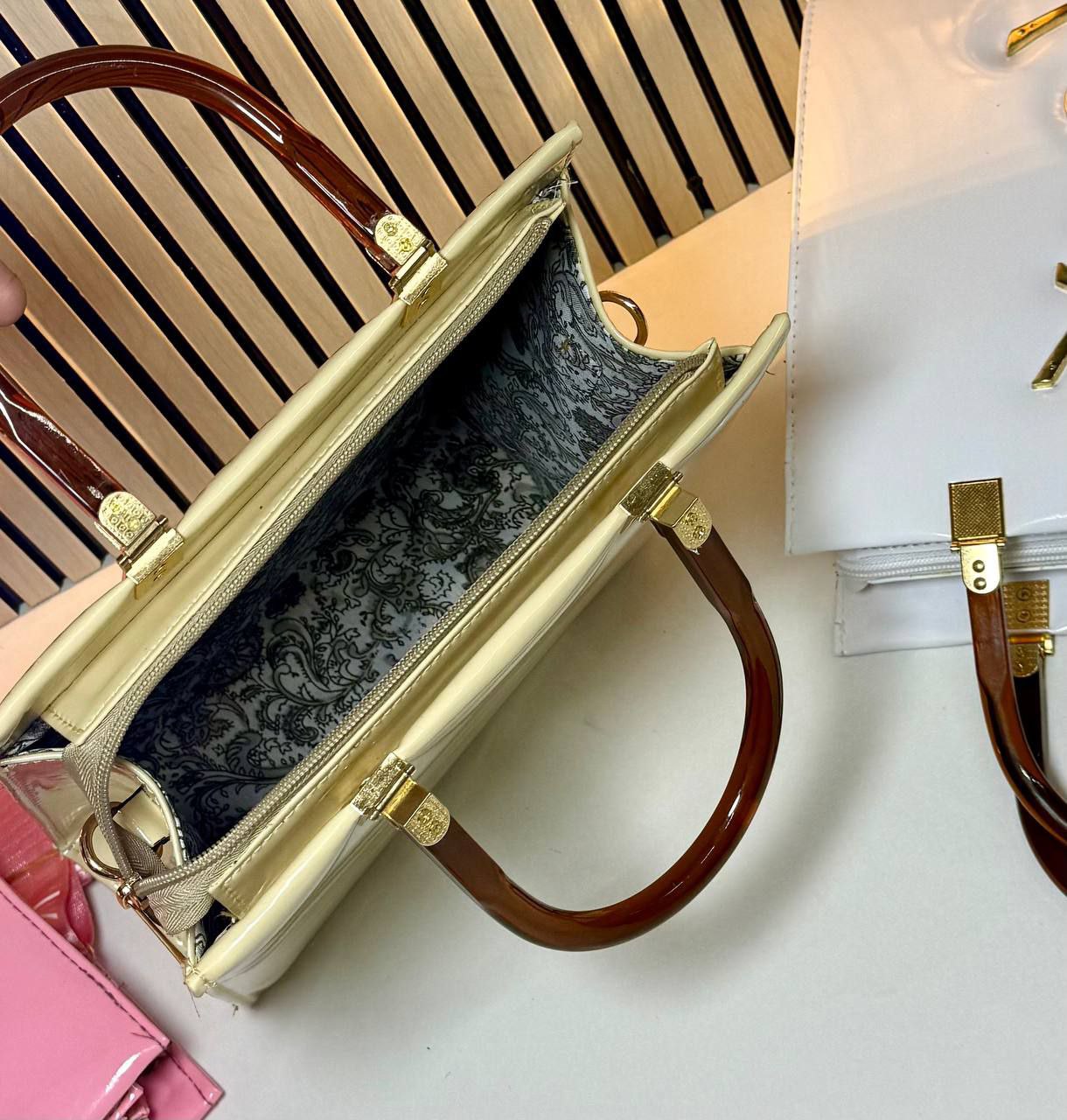 /public/uploads/photos/shares/Suzy bags/IMG_4273.jpeg